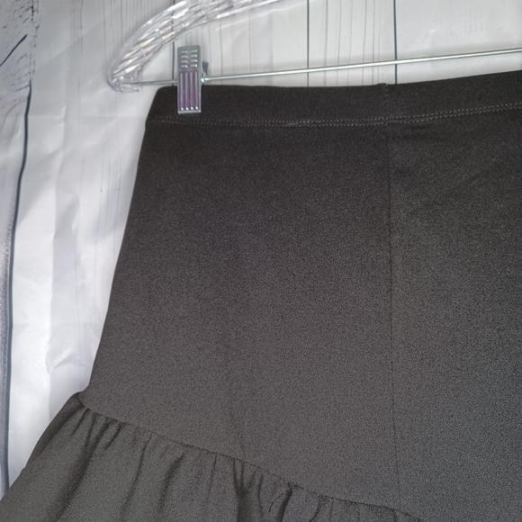 Black Ruffle pull on skirt - Picture 8 of 10